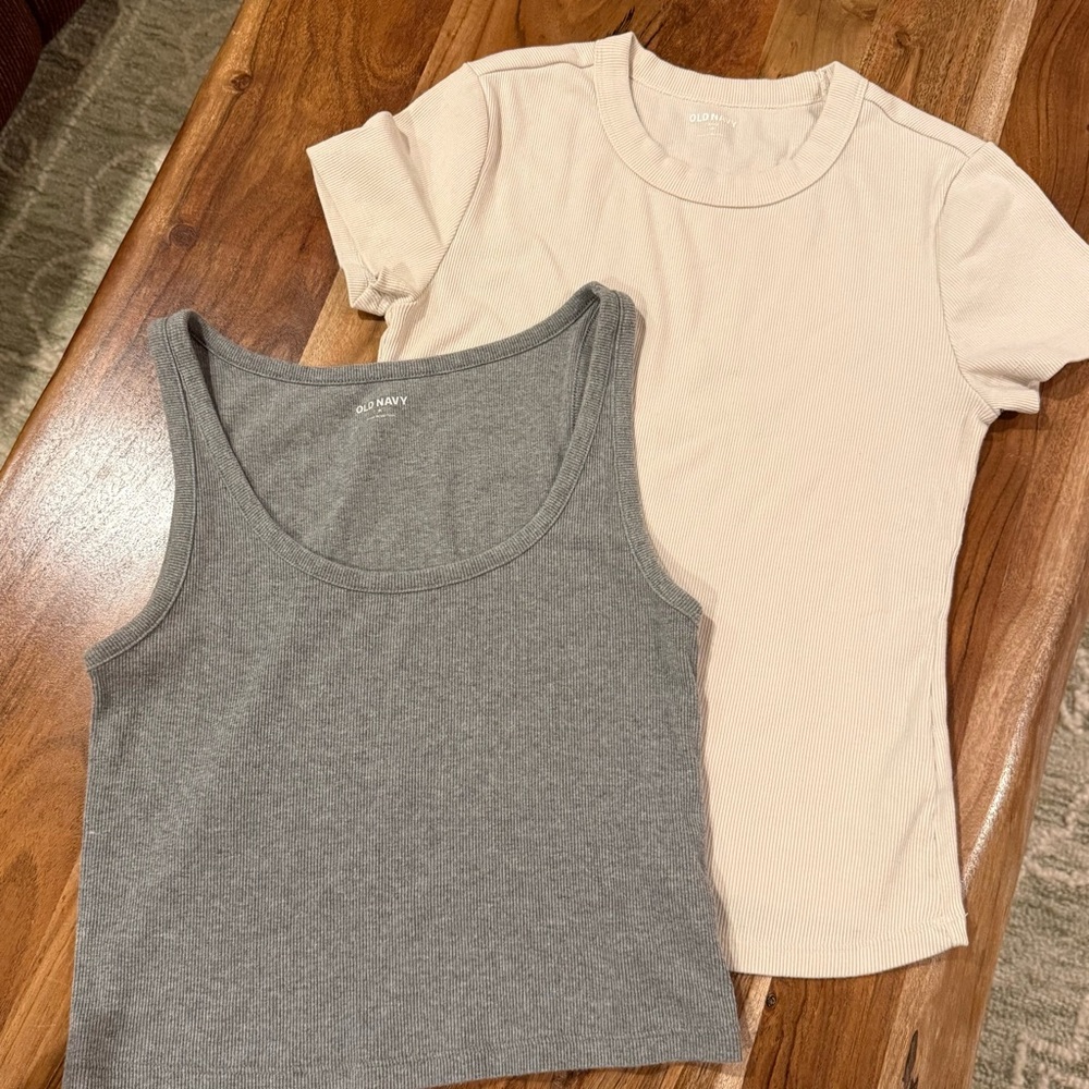 🤎MOVING SALE🤎 Old Navy Ribbed Tank and Snug Tee Bundle Gray and Cream Size M